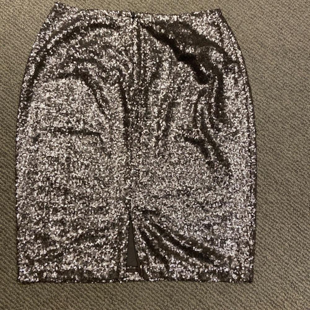 Halogen silver-gray sequined skirt, size 6 - Picture 2 of 5